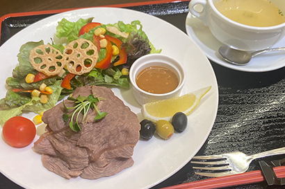 オリーブご飯と白身魚の洋風ひしお丼