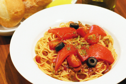 アサリとパプリカのトマトソースパスタ