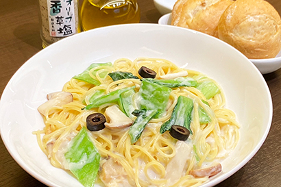 チンゲン菜と帆立のとろとろクリームソースパスタ